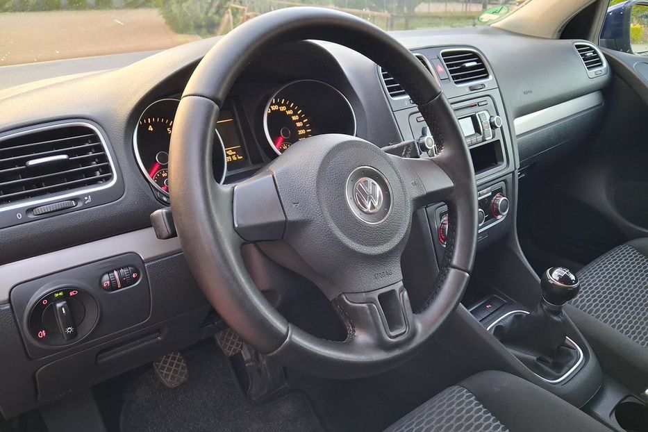 Продам Volkswagen Golf  VI 1.6 mpi trenline 2009 года в Львове