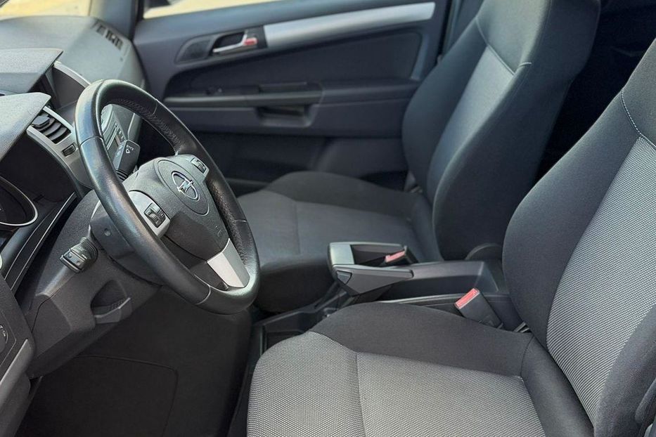 Продам Opel Zafira 2011 года в г. Павлоград, Днепропетровская область