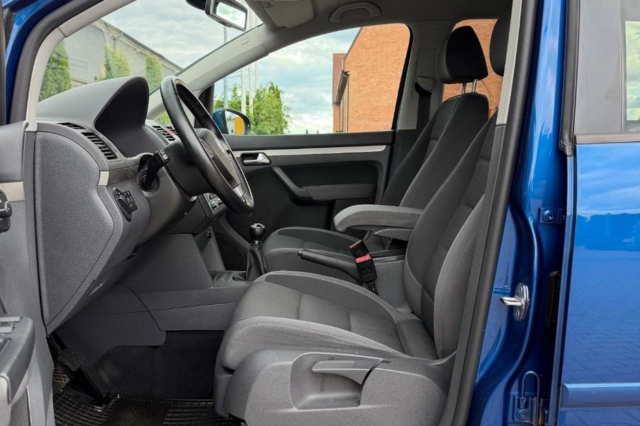 Продам Volkswagen Touran 2011 года в Киеве