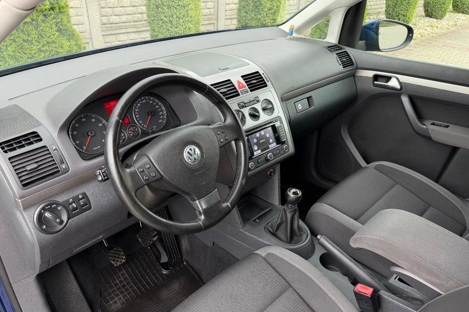 Продам Volkswagen Touran 2011 года в Киеве