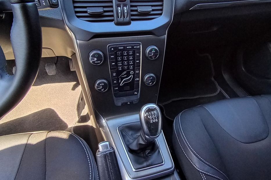 Продам Volvo V40 180к.с 2012 года в г. Конотоп, Сумская область