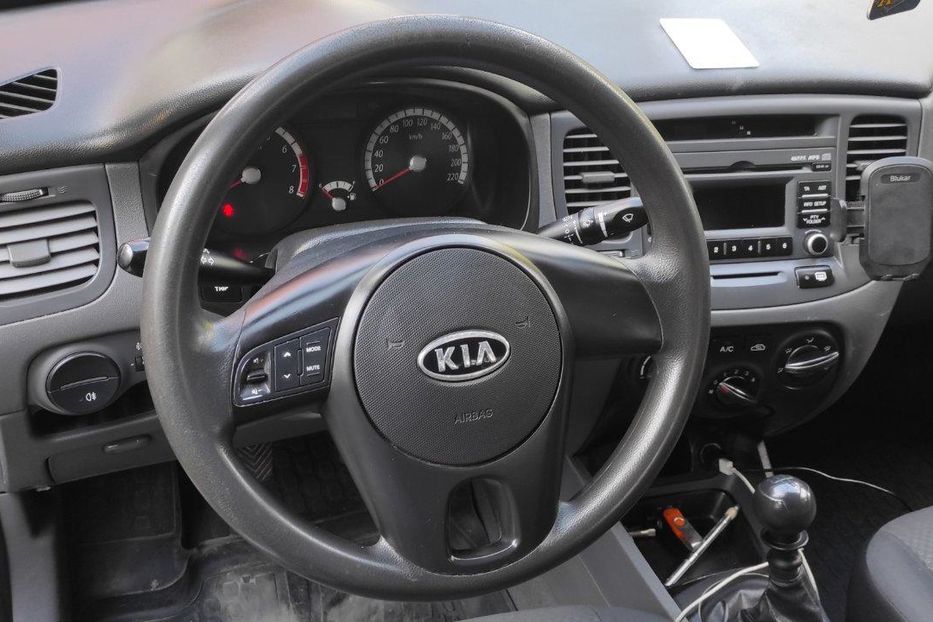 Продам Kia Rio 2JB 2011 года в Харькове