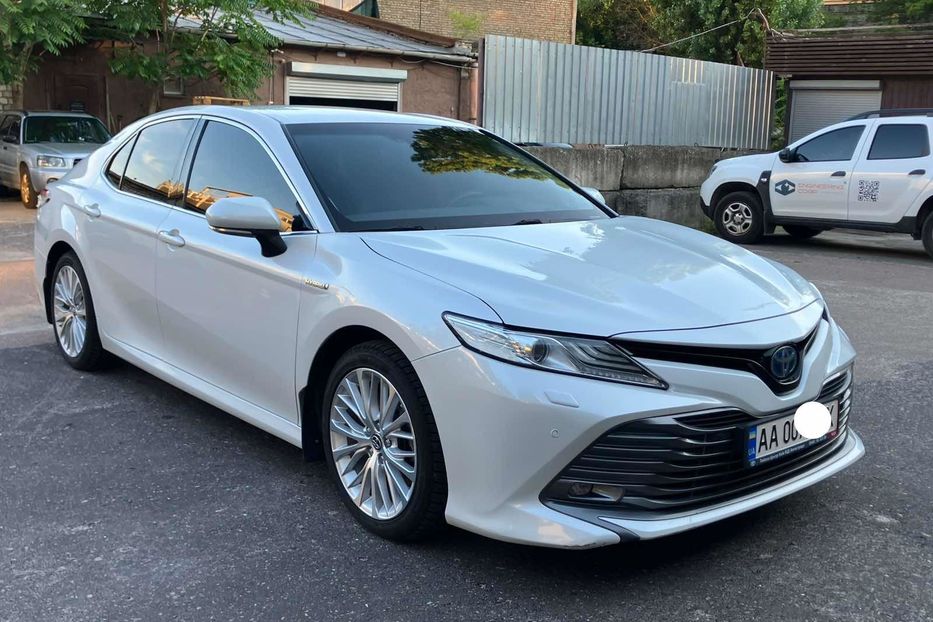 Продам Toyota Camry Premium  2020 года в Киеве