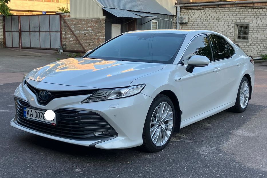 Продам Toyota Camry Premium  2020 года в Киеве