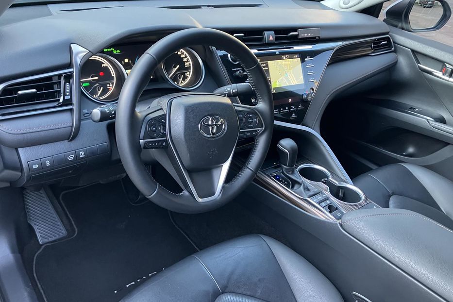 Продам Toyota Camry Premium  2020 года в Киеве