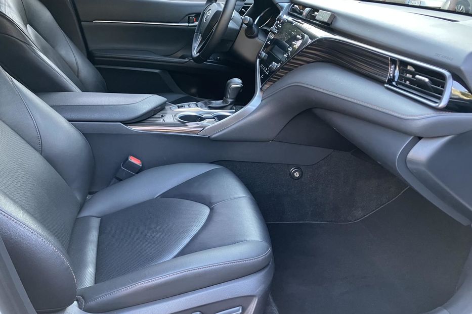 Продам Toyota Camry Premium  2020 года в Киеве