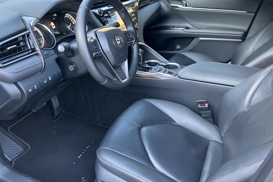 Продам Toyota Camry Premium  2020 года в Киеве
