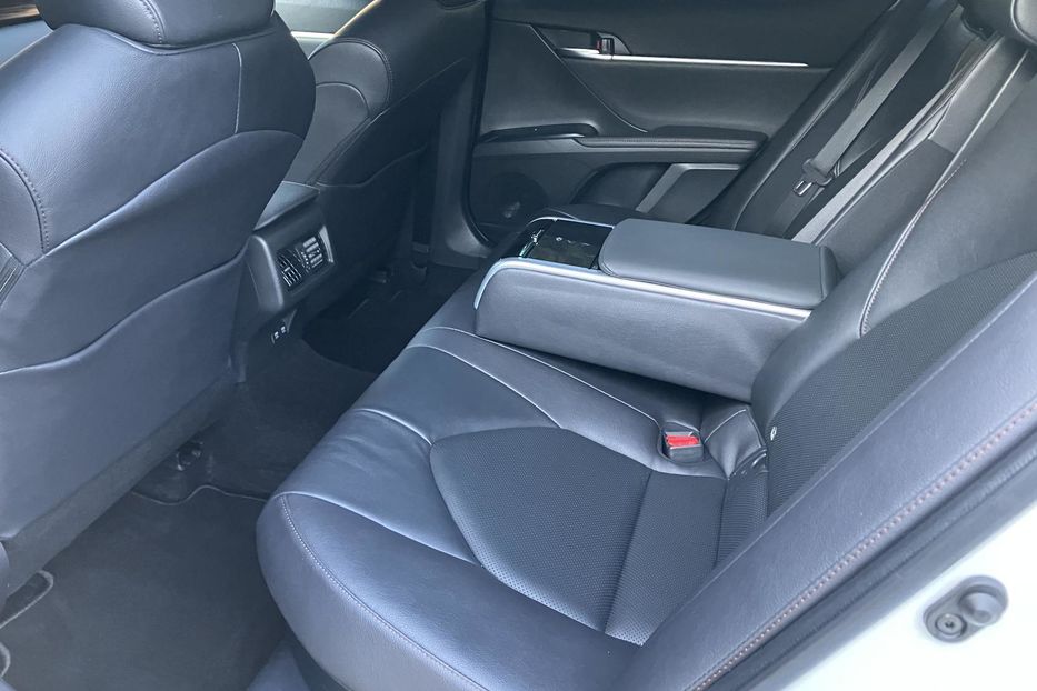 Продам Toyota Camry Premium  2020 года в Киеве