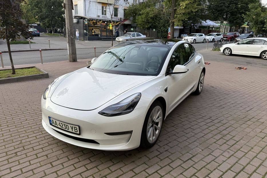 Продам Tesla Model 3 2021 года в Киеве
