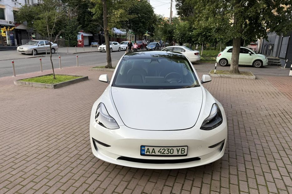 Продам Tesla Model 3 2021 года в Киеве