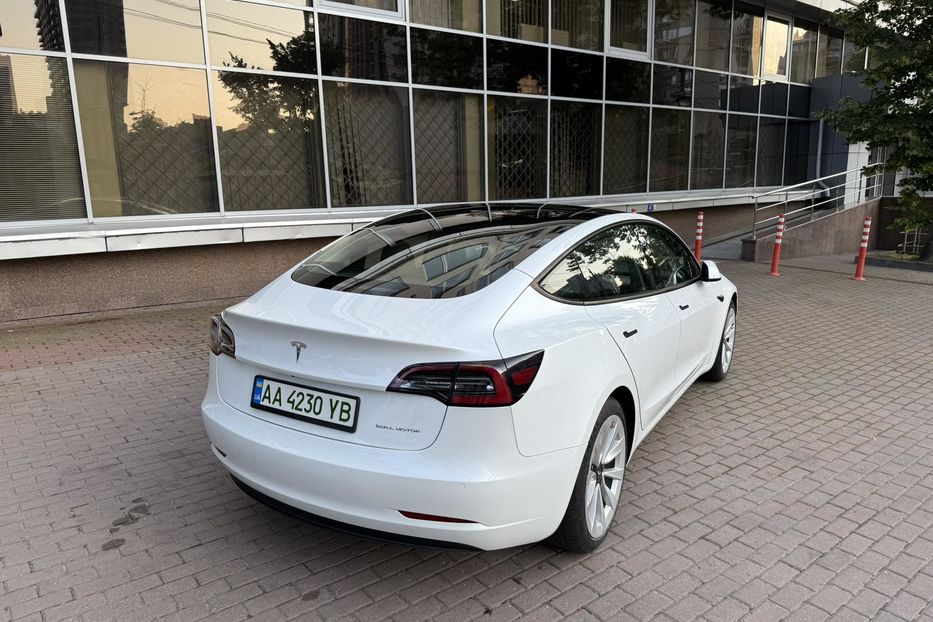 Продам Tesla Model 3 2021 года в Киеве