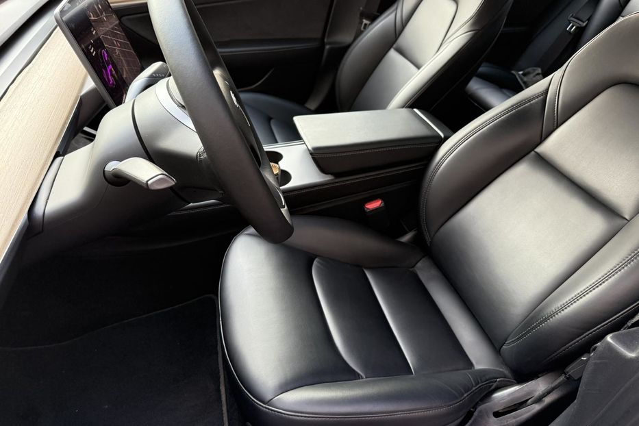 Продам Tesla Model 3 2021 года в Киеве