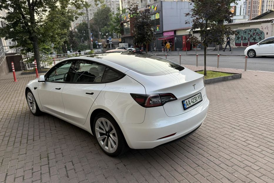Продам Tesla Model 3 2021 года в Киеве