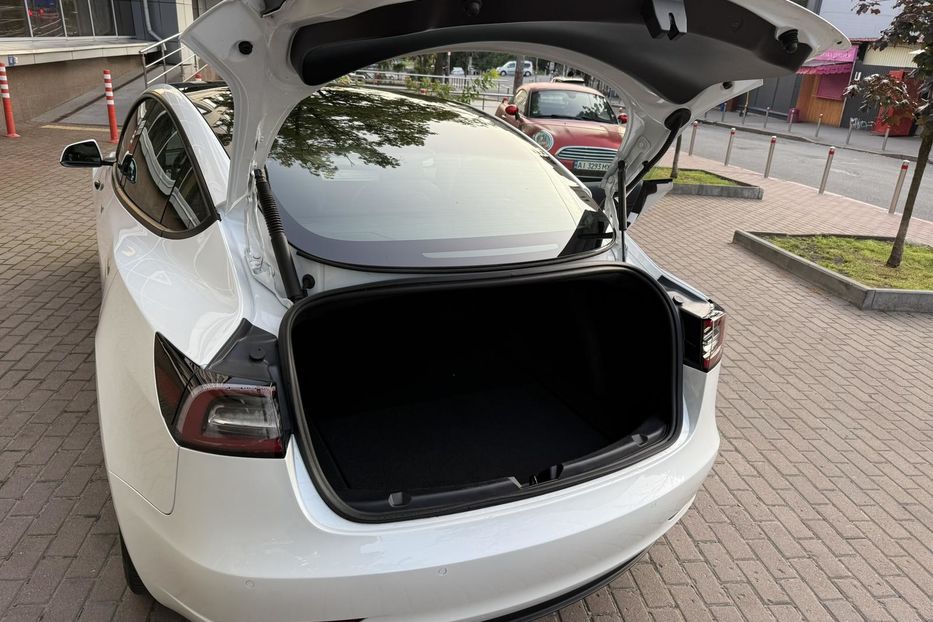 Продам Tesla Model 3 2021 года в Киеве