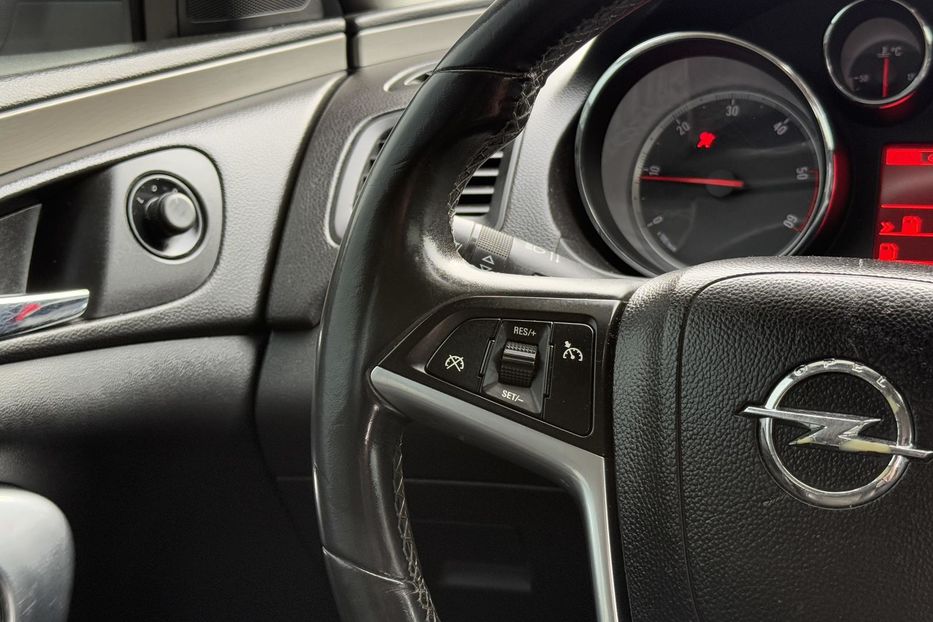 Продам Opel Insignia 2012 года в Львове
