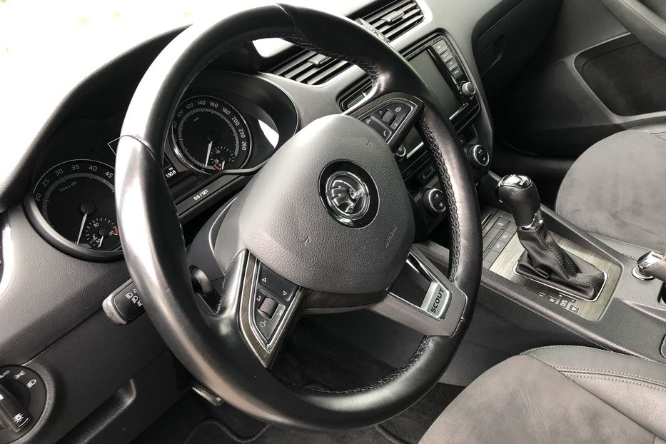 Продам Skoda Octavia A7 Scout 2.0 TDI DSG (184 к.с.) 4х4  2016 года в г. Коростень, Житомирская область