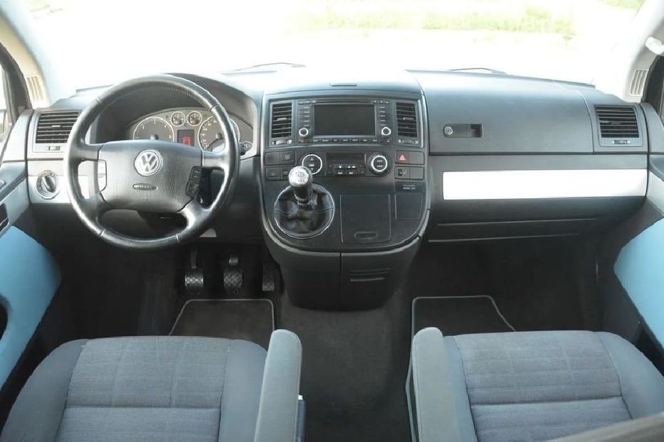 Продам Volkswagen T5 (Transporter) пасс. 2006 года в Львове