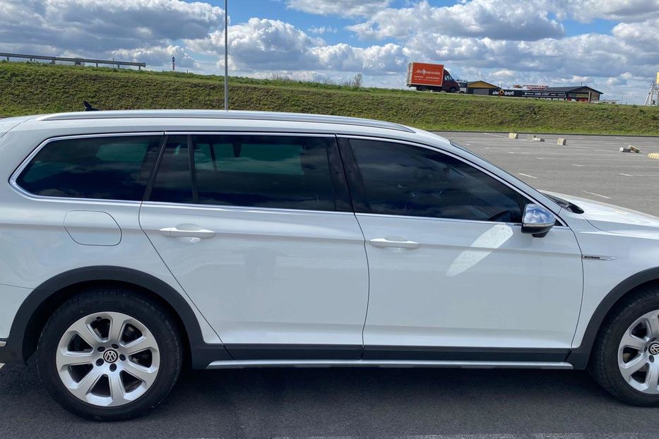 Продам Volkswagen Passat Alltrack MOTION 2016 года в Львове