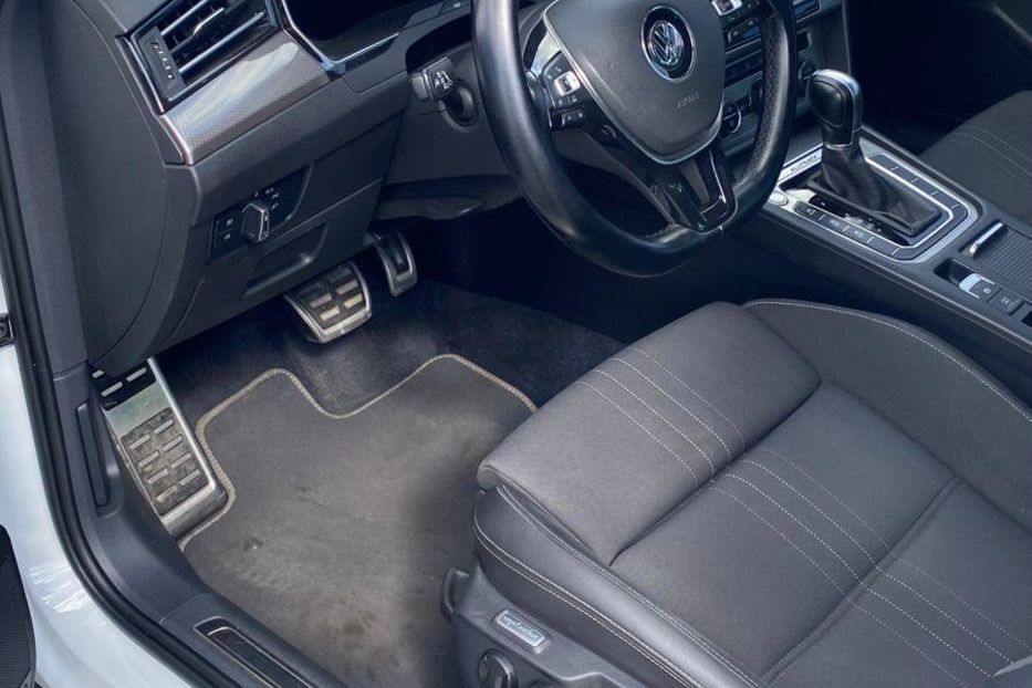 Продам Volkswagen Passat Alltrack MOTION 2016 года в Львове