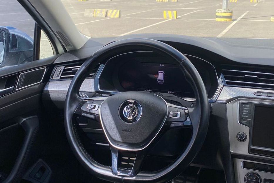 Продам Volkswagen Passat Alltrack MOTION 2016 года в Львове