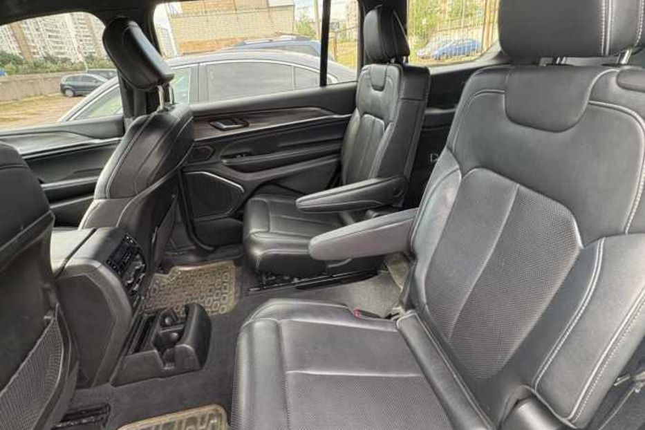 Продам Jeep Grand Cherokee Long overland  2022 года в Киеве