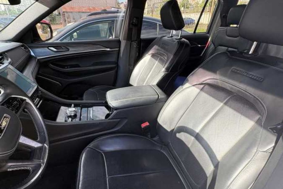 Продам Jeep Grand Cherokee Long overland  2022 года в Киеве