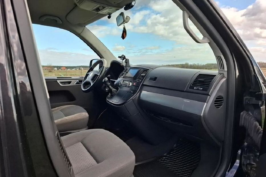 Продам Volkswagen T5 (Transporter) пасс. 2006 года в Львове