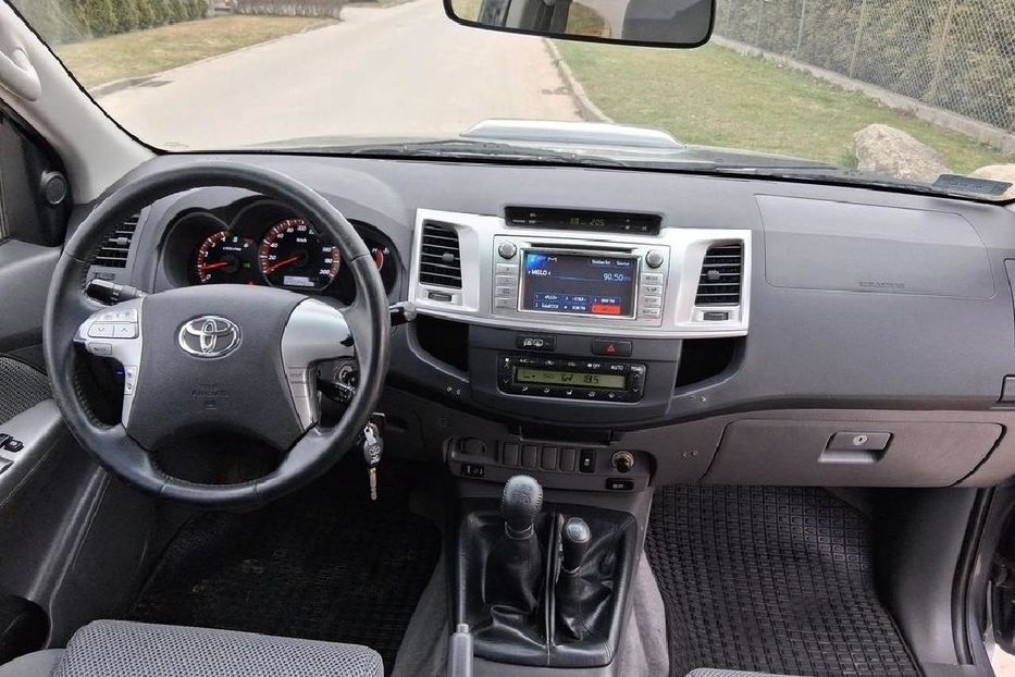 Продам Toyota Hilux 2012 года в г. Павлоград, Днепропетровская область