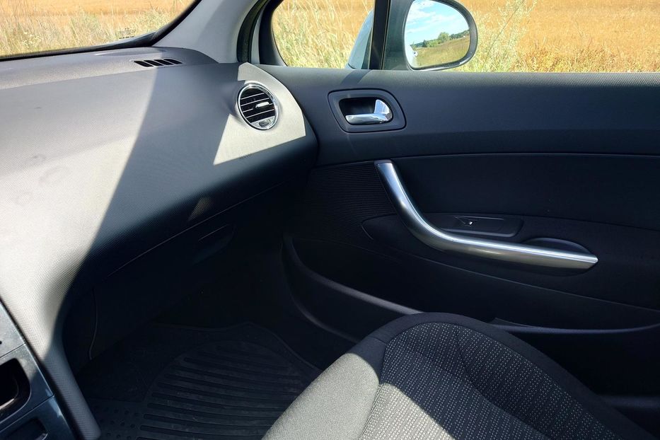 Продам Peugeot 308 2012 года в Киеве