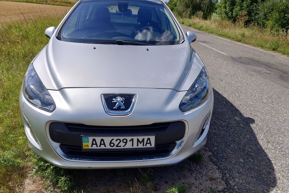 Продам Peugeot 308 2012 года в Киеве