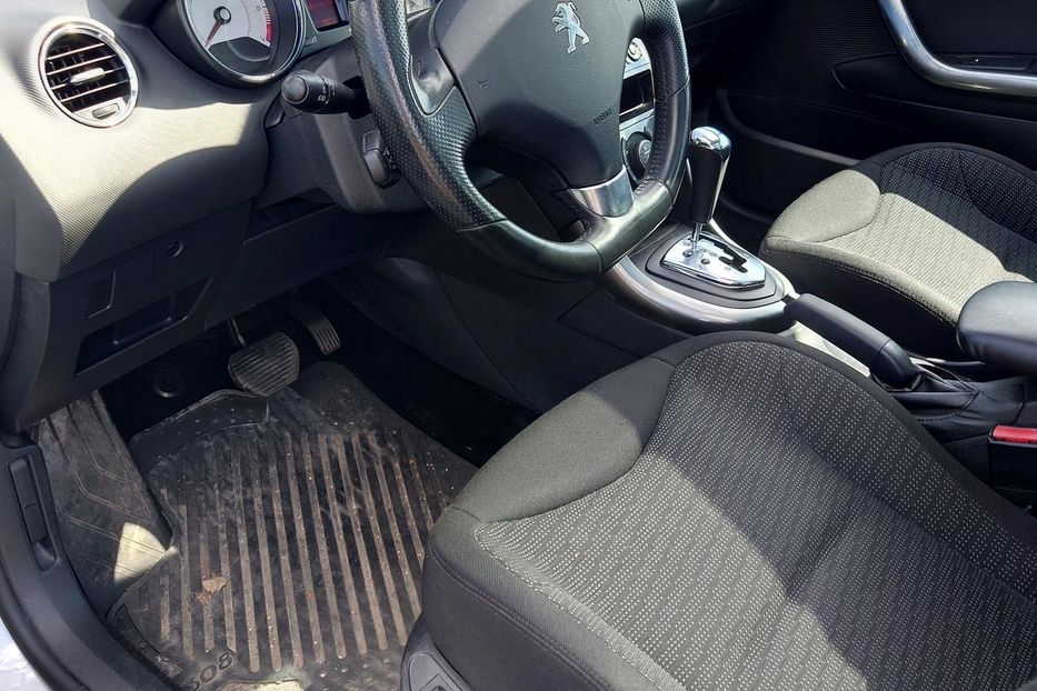 Продам Peugeot 308 2012 года в Киеве