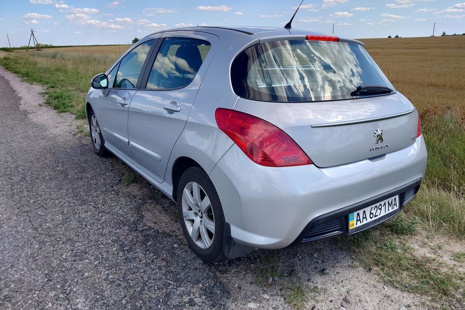 Продам Peugeot 308 2012 года в Киеве