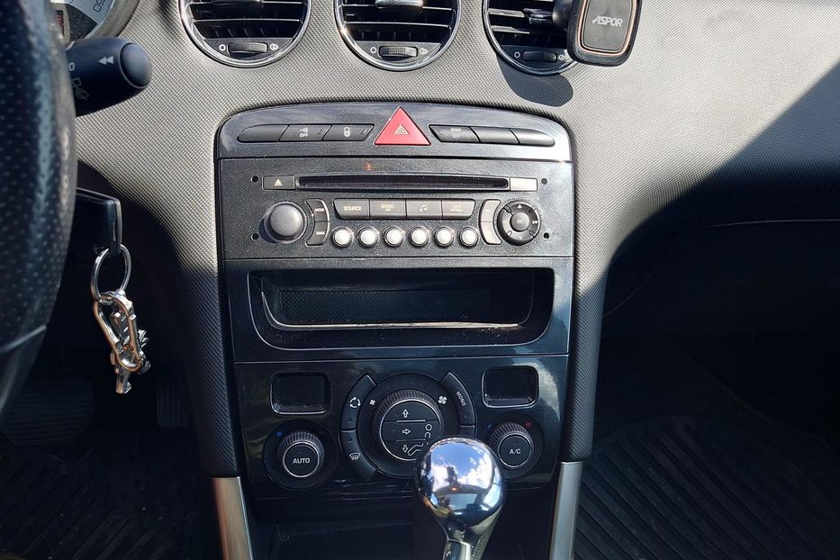 Продам Peugeot 308 2012 года в Киеве