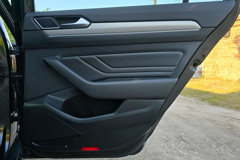 Продам Volkswagen Passat B8 R-Line 3X 2021 года в Житомире