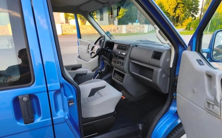 Продам Volkswagen T4 (Transporter) пасс. 2003 года в Киеве