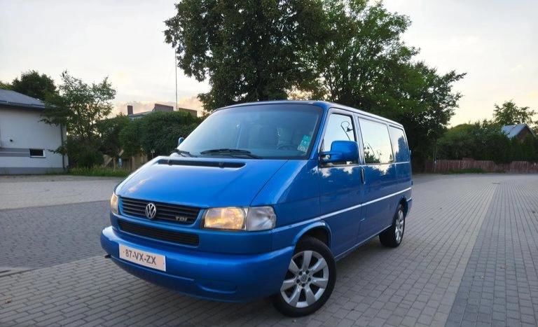 Продам Volkswagen T4 (Transporter) пасс. 2003 года в Киеве