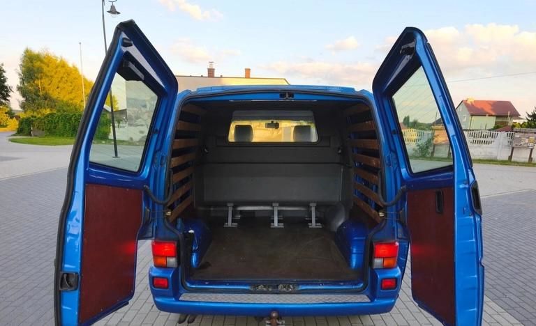 Продам Volkswagen T4 (Transporter) пасс. 2003 года в Киеве