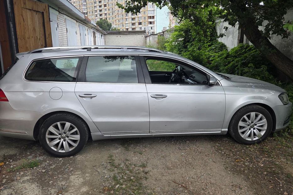 Продам Volkswagen Passat B7 2014 года в Киеве