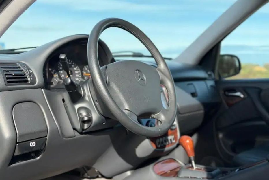 Продам Mercedes-Benz ML 270 2006 года в Харькове