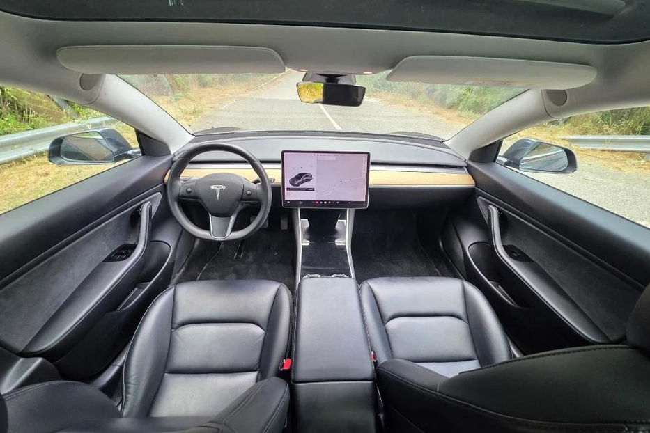 Продам Tesla Model 3 2021 года в Киеве