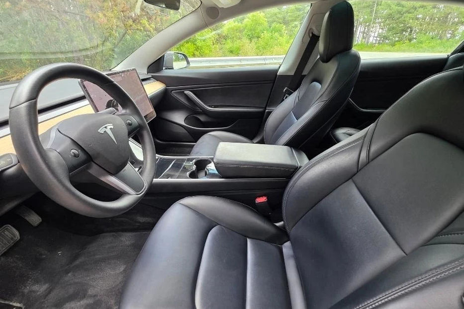 Продам Tesla Model 3 2021 года в Киеве