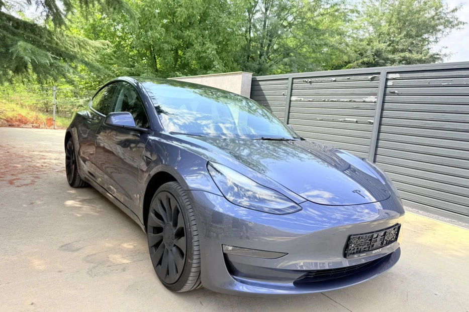 Продам Tesla Model 3 2023 года в Киеве