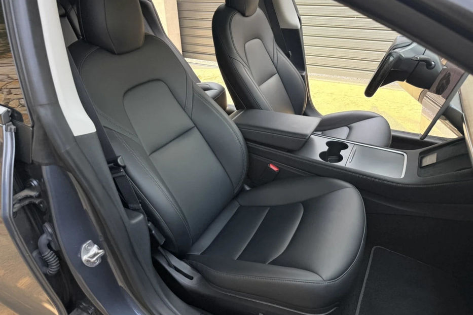 Продам Tesla Model 3 2023 года в Киеве