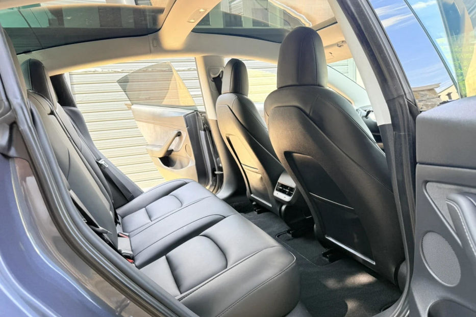 Продам Tesla Model 3 2023 года в Киеве