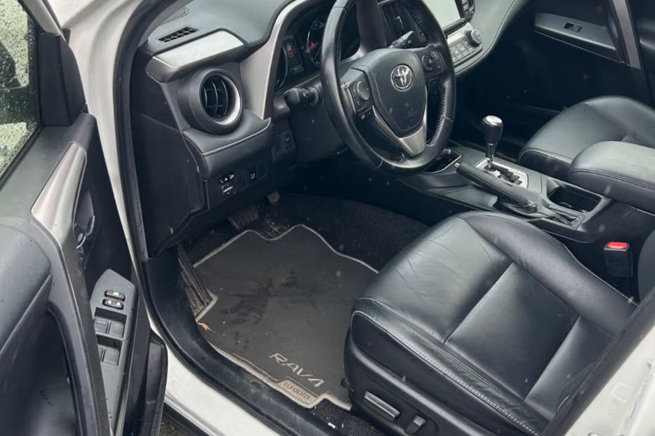 Продам Toyota Rav 4 2016 года в Киеве