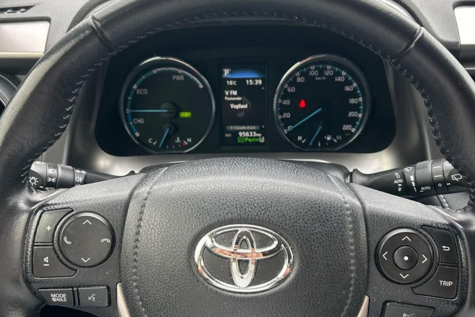 Продам Toyota Rav 4 2016 года в Киеве
