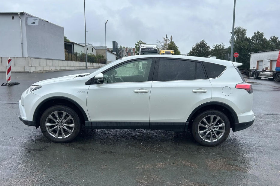 Продам Toyota Rav 4 2016 года в Киеве