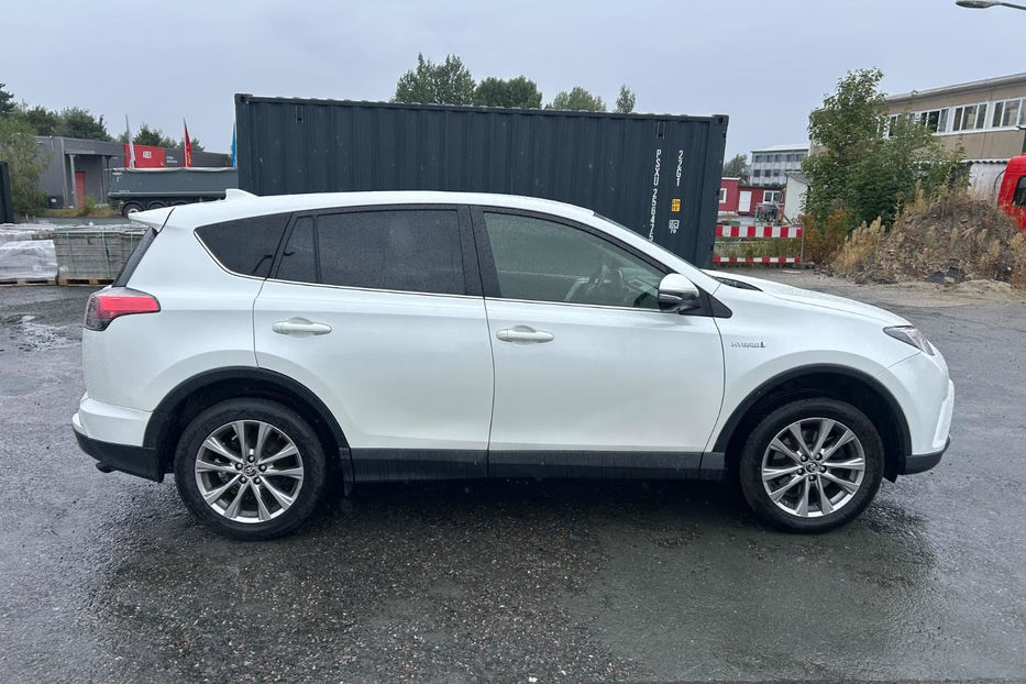 Продам Toyota Rav 4 2016 года в Киеве