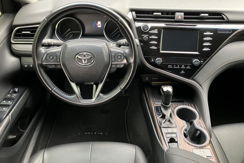 Продам Toyota Camry Prestige  2020 года в Киеве