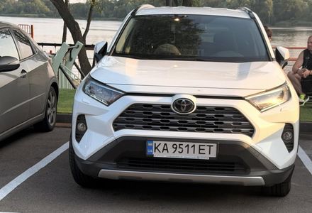 Продам Toyota Rav 4 2021 года в Киеве